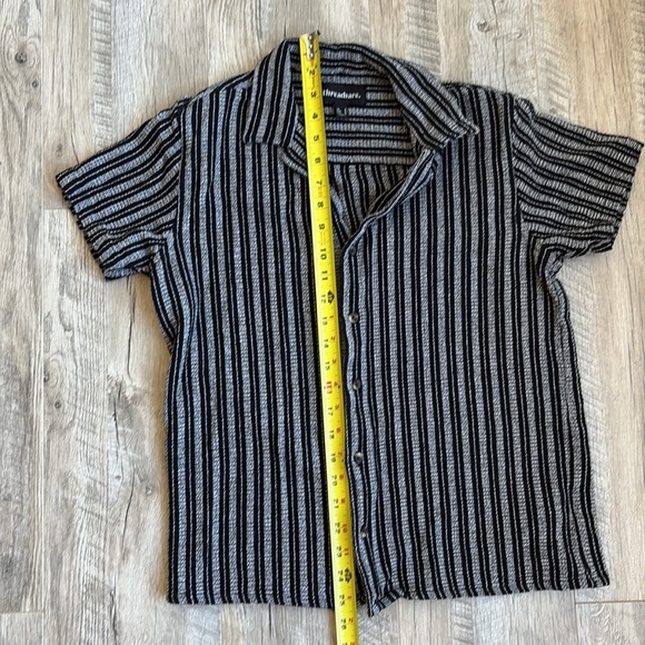 3/$30! Men's Black and White Striped Casual Woven Button Down Shirt - Picture 6 of 8